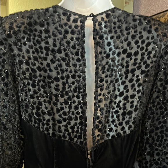 VTG Niki Elegant Dress Black Velvet Long Sleeve with Sheer Cut outs -luxury Sz 8 - Picture 6 of 14